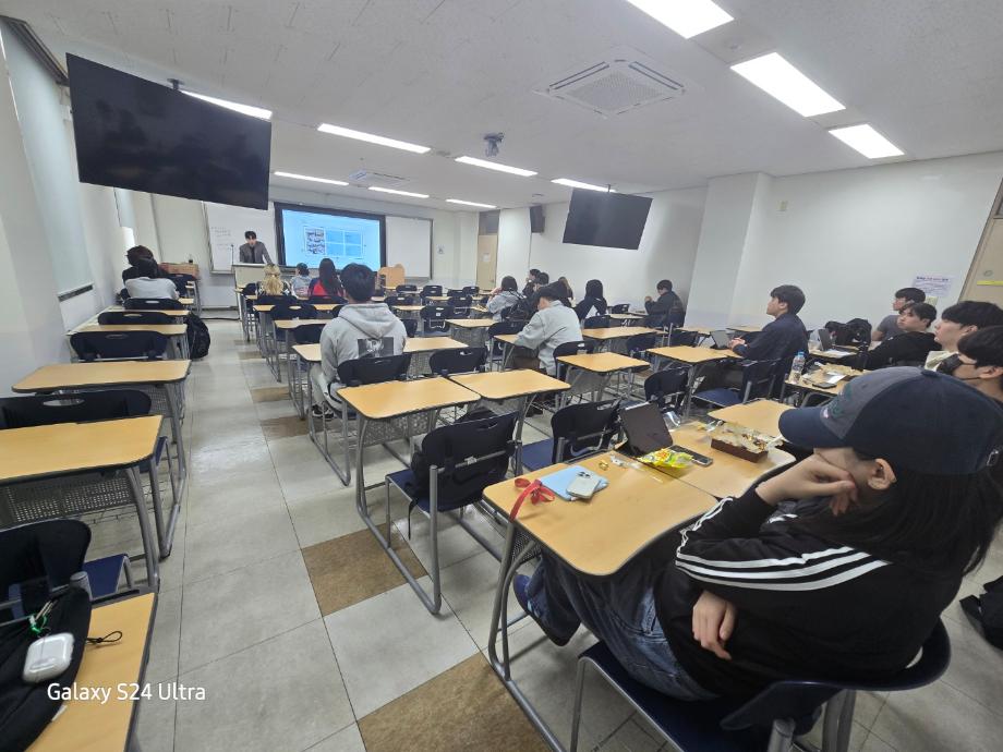황종균졸업생의 진로간담회를 진행하였습니다. 5