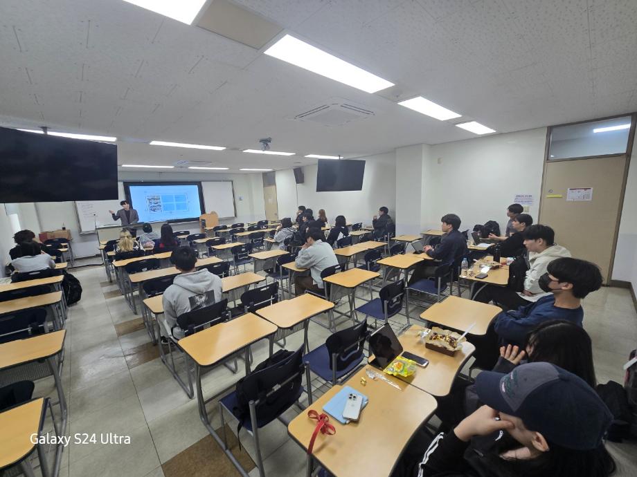 황종균졸업생의 진로간담회를 진행하였습니다. 7